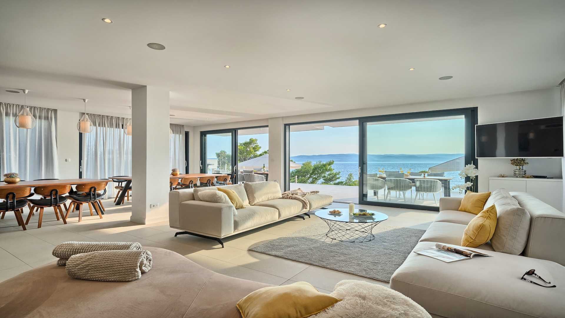 Televisión, chimenea y futbolito 