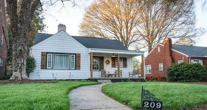 Charming 2BR Guest House in Historic High Point – Walk to HPU, Museums & Dining!
