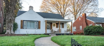 Charming 2BR Guest House in Historic High Point – Walk to HPU, Museums & Dining!