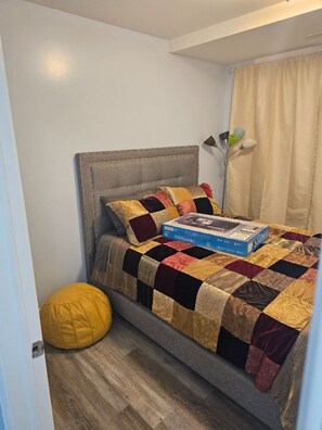2 Schlafzimmer, Schreibtisch, Bügeleisen/Bügelbrett, WLAN