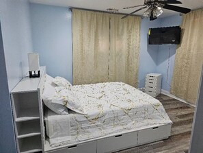 2 bedrooms, desk, iron/ironing board, WiFi