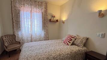 3 slaapkamers, een strijkplank/strijkijzer, beddengoed