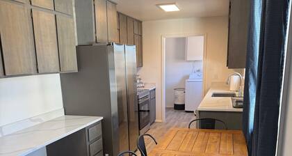 Carroll Park House With Game Room. 3 BR 2 Bath Fully Renovated Near Park