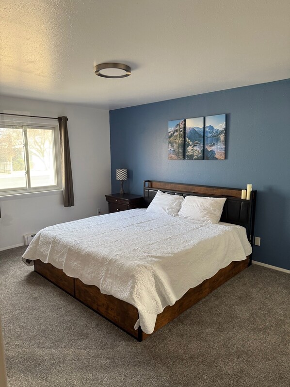 3 bedrooms, iron/ironing board, WiFi, bed sheets