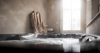 80m² bohemian house with Jacuzzi 2 steps from the towpath