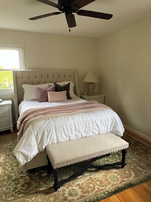 2 habitaciones, tabla de planchar con plancha, cuna de viaje y wifi