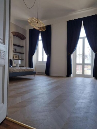 Spacious 4-bedroom apartment in charming La Spezia with WiFi, AC