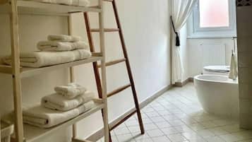 Dusche, Haartrockner, Bidet, Handtücher