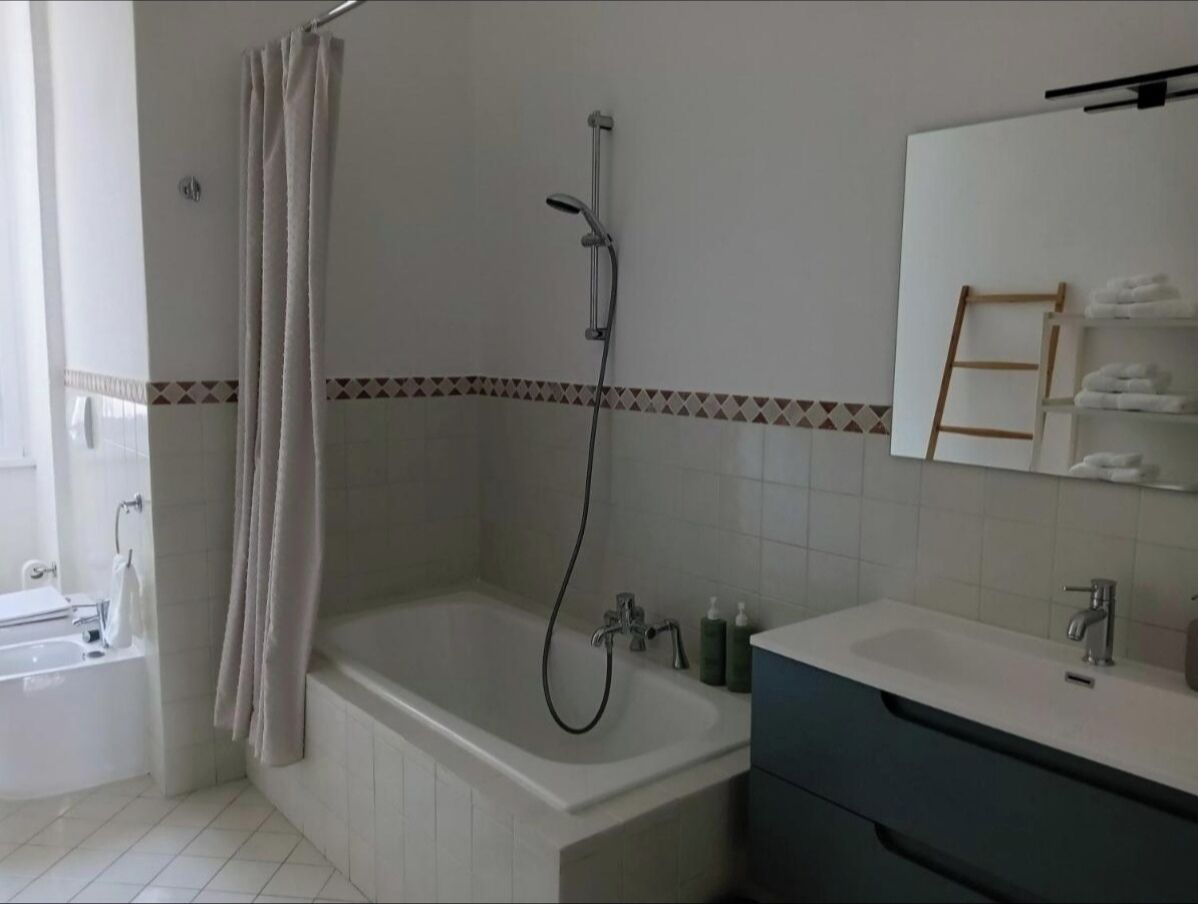 Doccia, asciugacapelli, bidet, asciugamani