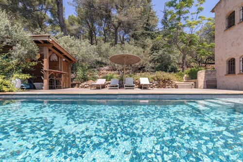 Exceptional Provencal farmhouse in Carqueiranne