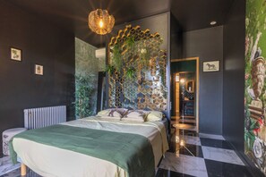5 bedrooms, iron/ironing board, WiFi, bed sheets