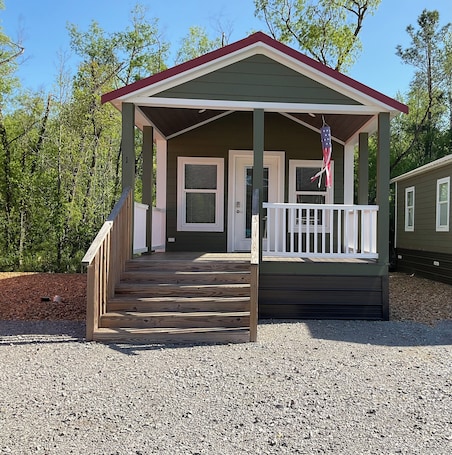 外観. Tiny Home
1 Bedroom Sleeps 2