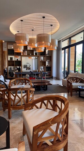 Área de estar no saguão