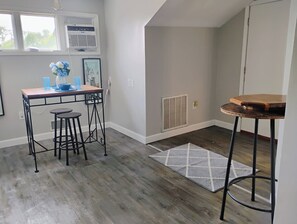 Dining - Charming 1-bedroom apartment in wonderful Vidalia with WiFi, AC (Vidalia)