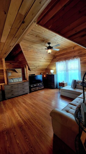 Luxury 1-bedroom apartment on a lavender farm