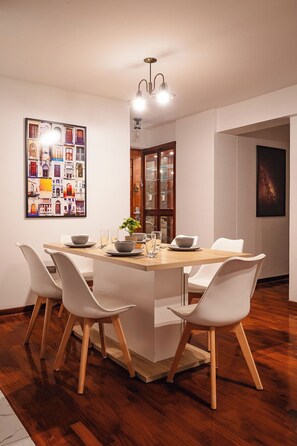 Dining - Fabulous 3-bedroom apartment with Free WiFi in the heart of Miraflores (Miraflores)