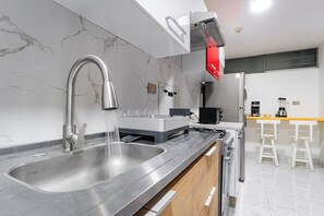 Private kitchen - Fabulous 3-bedroom apartment with Free WiFi in the heart of Miraflores (Miraflores)