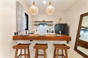 Micro-ondes, four, plaque de cuisson, lave-vaisselle