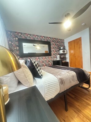 1 chambre, fer et planche à repasser, draps fournis