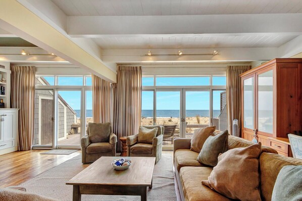 House, Multiple Beds, Kitchen, Ocean View (OCEAN DRIVE 26) | Living area | 40-inch TV with digital channels