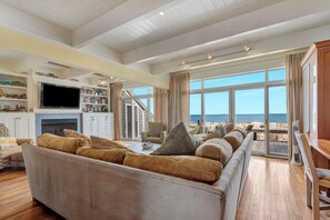 House, Multiple Beds, Kitchen, Ocean View (OCEAN DRIVE 26) | Living area
