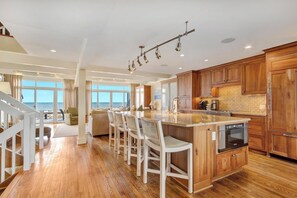 House, Multiple Beds, Kitchen, Ocean View (OCEAN DRIVE 26) | Private kitchen | Fridge, microwave, oven, stovetop