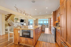 House, Multiple Beds, Kitchen, Ocean View (OCEAN DRIVE 26) | Private kitchen | Fridge, microwave, oven, stovetop