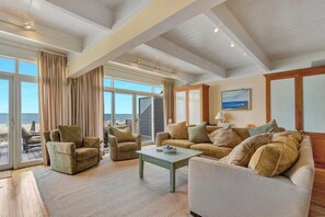 Maison, Plusieurs lits, cuisine, vue sur l’océan (OCEAN DRIVE 26) | Aire de séjour | Téléviseur de 40 po avec télévision numérique