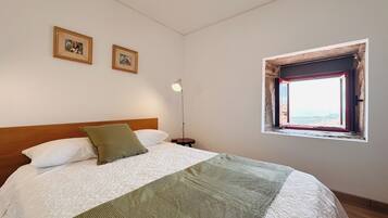 1 chambre, fer et planche à repasser, Wi-Fi gratuit, draps fournis