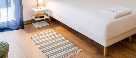 Laptop workspace, free WiFi, bed sheets