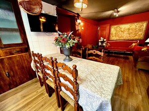 Desayuno a la carta diario (EUR 4 por persona)