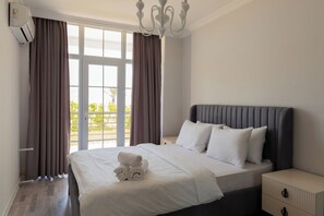 Comfort Suite, Balcony, Sea View | Egyptian cotton sheets, premium bedding, desk, laptop workspace