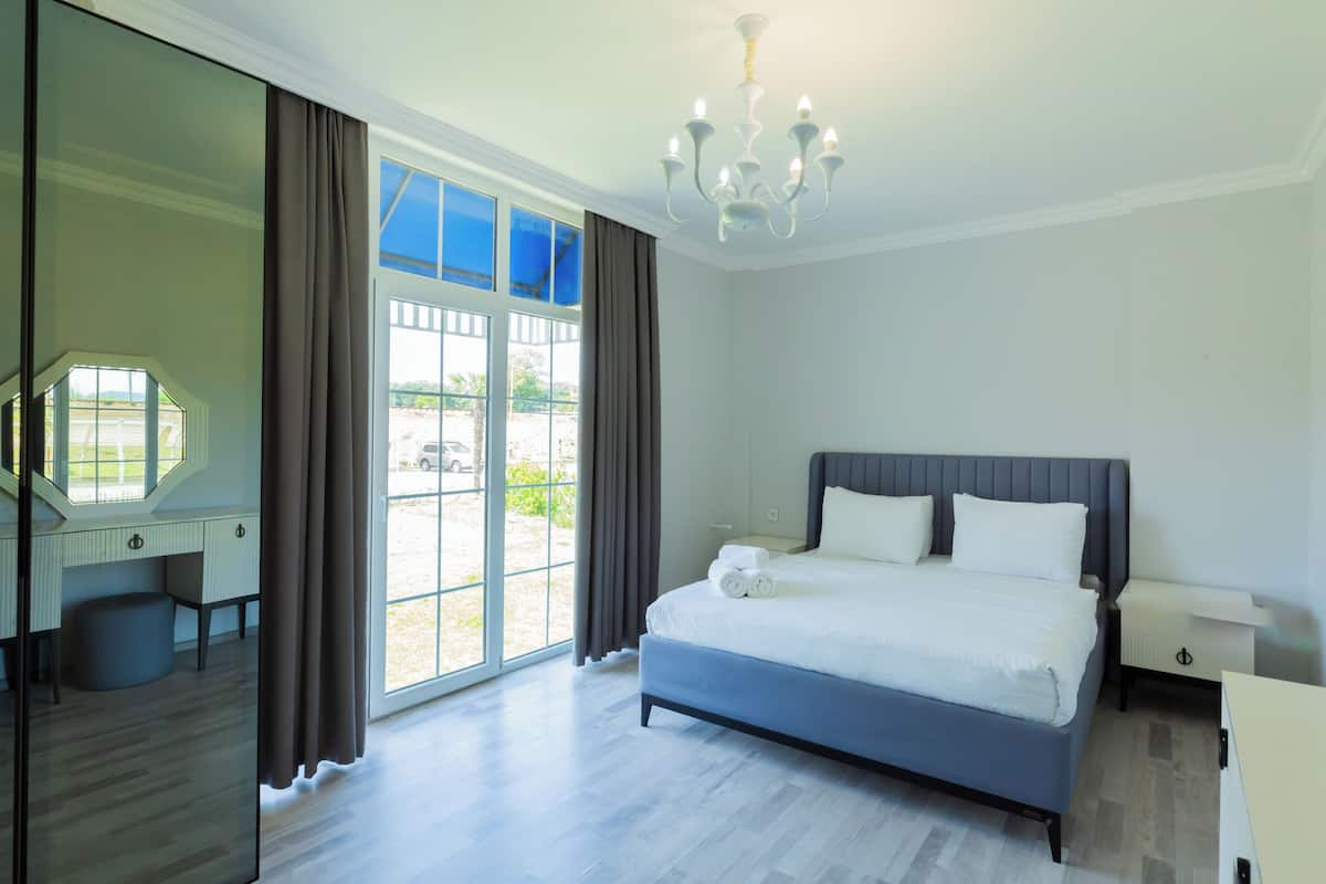 Kamar Premium, balkon, pemandangan laut | Seprai katun Mesir, seprai premium, dan meja kerja