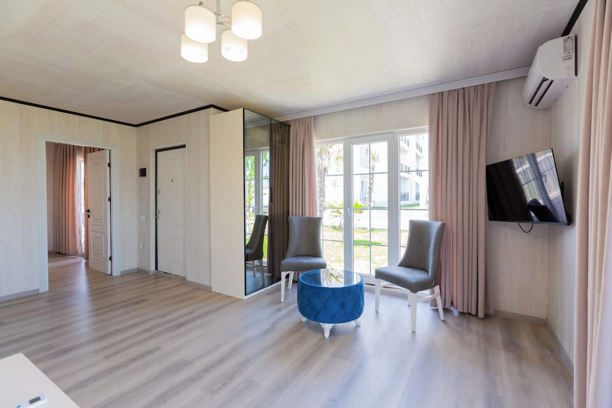 Cottage Deluks, balkon | Seprai katun Mesir, seprai premium, dan meja kerja