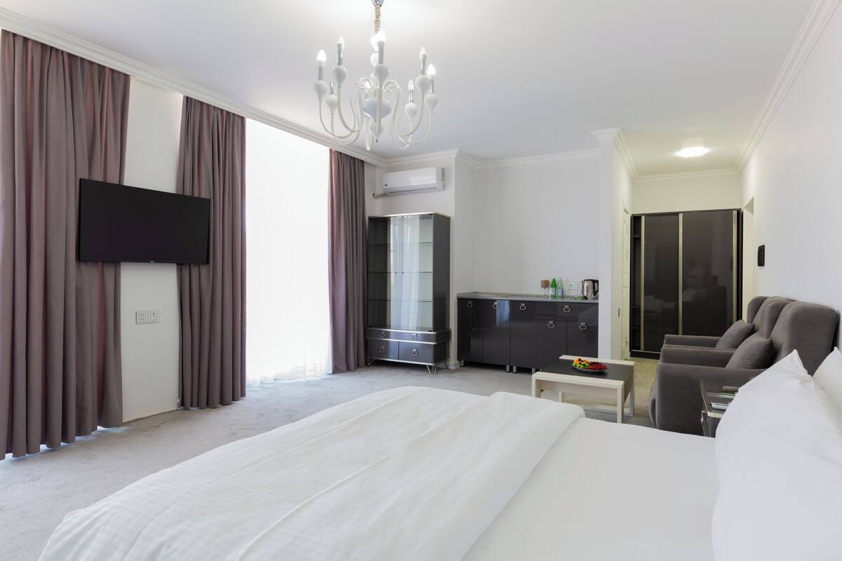 Kamar Double Klasik, balkon, pemandangan kebun | Seprai katun Mesir, seprai premium, dan meja kerja