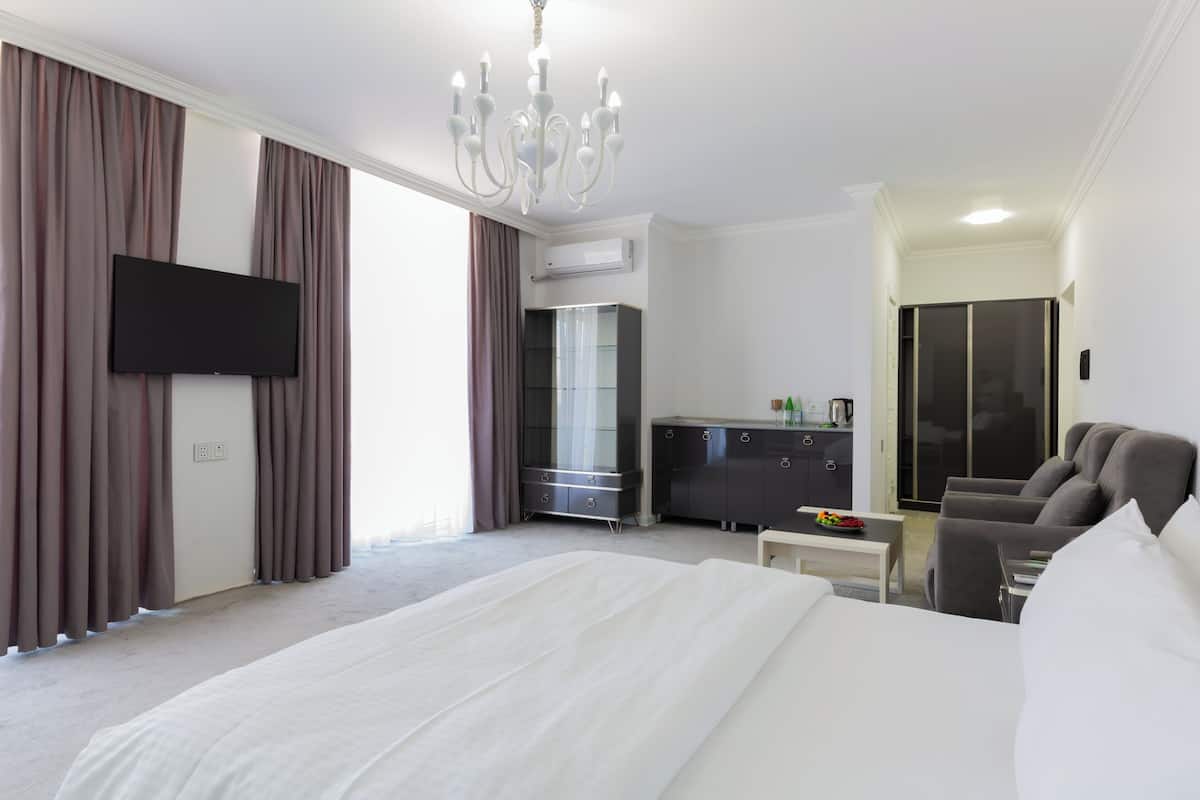 Chambre Double Classique, balcon, vue jardin | 1 chambre, draps en coton égyptien, literie de qualité supérieure