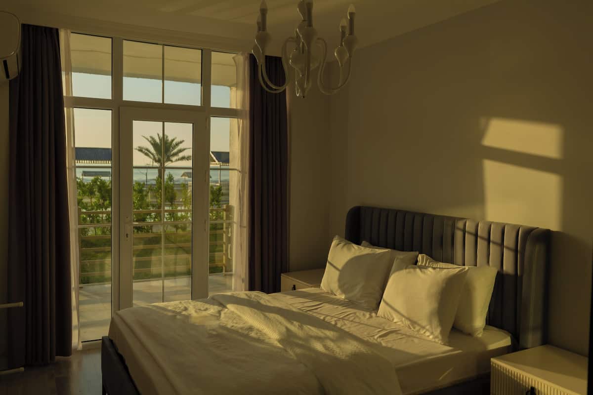 Suite Comfort, balkon, pemandangan laut | Seprai katun Mesir, seprai premium, dan meja kerja