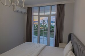 Egyptian cotton sheets, premium bedding, desk, laptop workspace - Astalanya Resort (Shakhagach)
