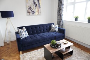 Smart TV - Charming 2 bedroom apartment, recently refurbished, great location pet friendly! (Anlaby)