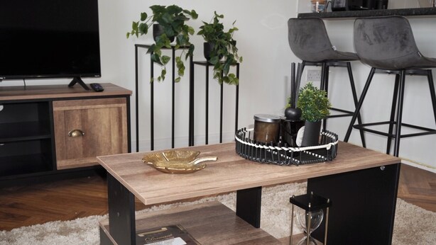 A modern living room with a wooden coffee table, a decorative tray, and a small shelf. - Charming 2 bedroom apartment, recently refurbished, great location pet friendly! (Anlaby)