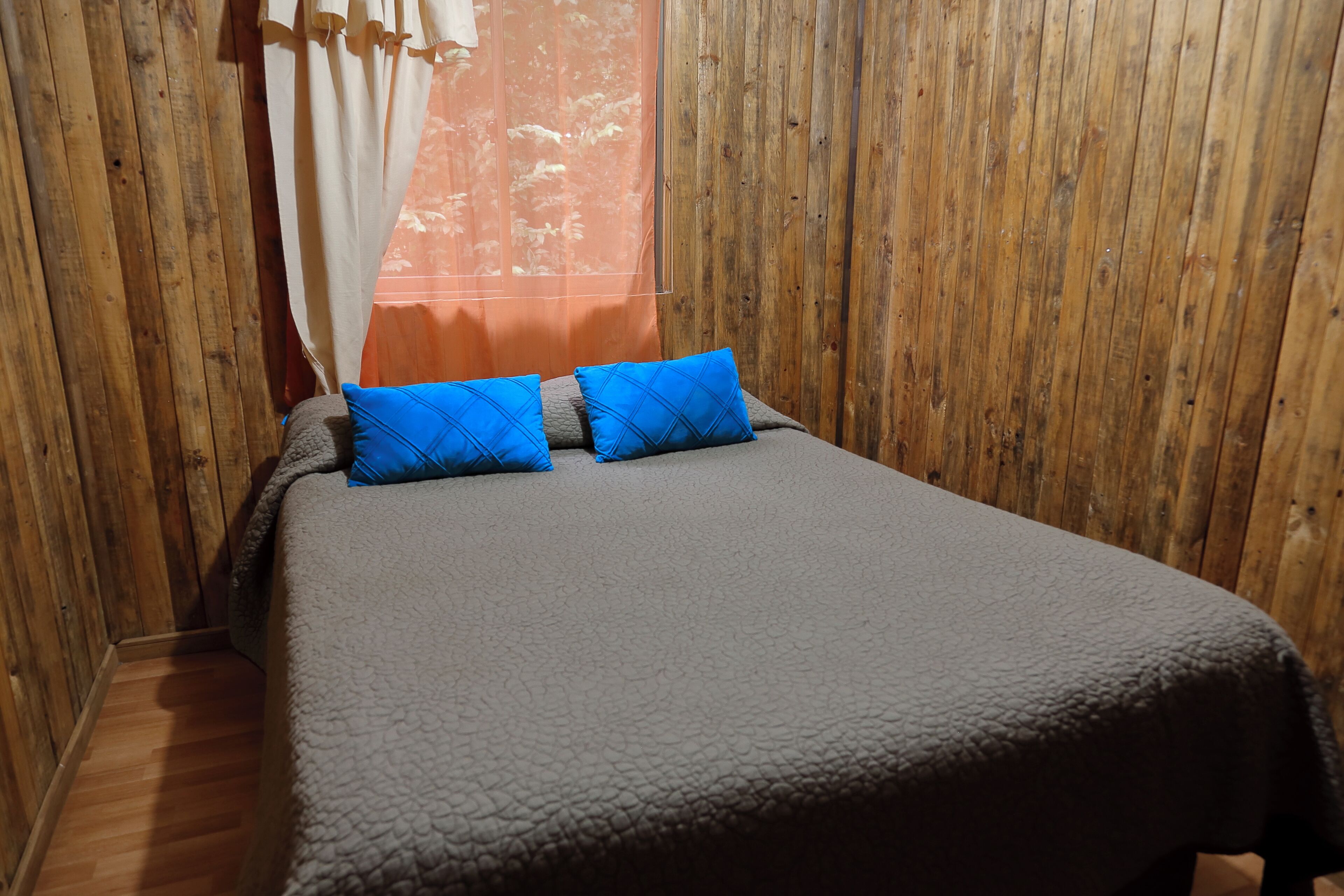 3 多间卧室、床单