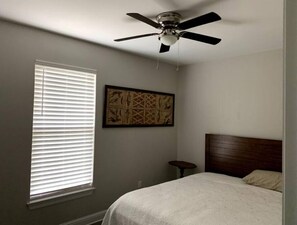 2 bedrooms, iron/ironing board, WiFi, bed sheets - New & Fresh! 2 BR, 1 Ba House for IP & Contractors (Bogalusa)
