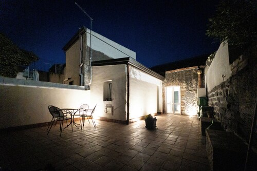Casa Nicuzza, a stone's throw from Etnaland and Catania. Family&pet friendly
