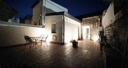 Casa Nicuzza, a stone's throw from Etnaland and Catania. Family&pet friendly