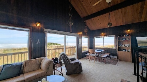 Ocean's Edge beachfront on Heceta Beach