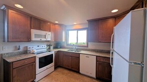 Fridge, microwave, stovetop, dishwasher