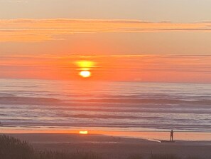 On the beach - Ocean's Edge beachfront on Heceta Beach (Florence)