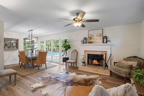 Interior - Sawfish Bay Bungalow Old Florida Charm (Jupiter)