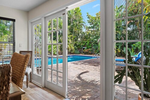 Sawfish Bay Bungalow Old Florida Charm