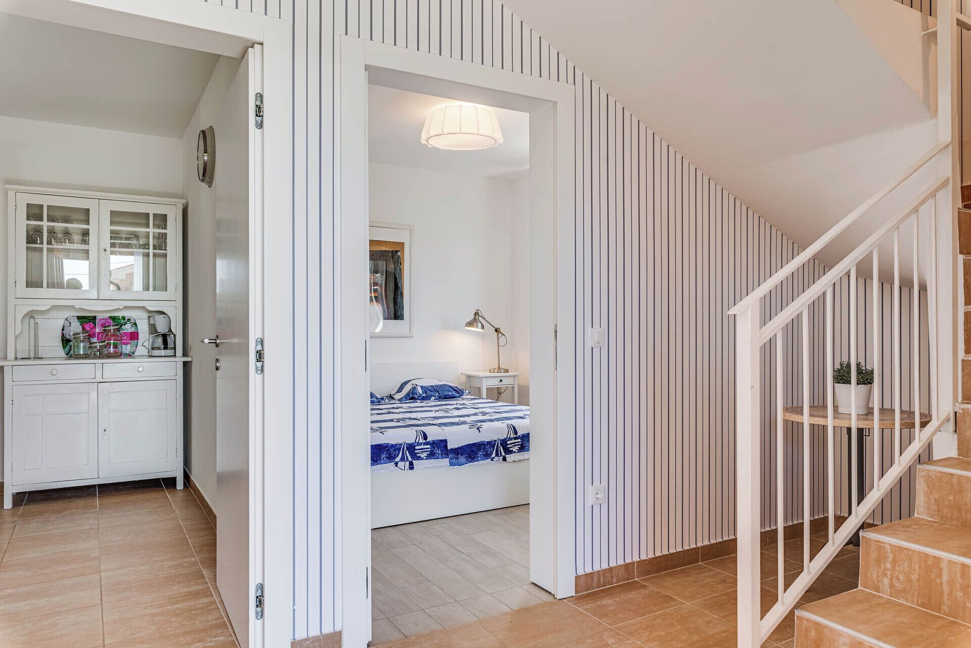 3 habitaciones, tabla de planchar con plancha, wifi y ropa de cama 